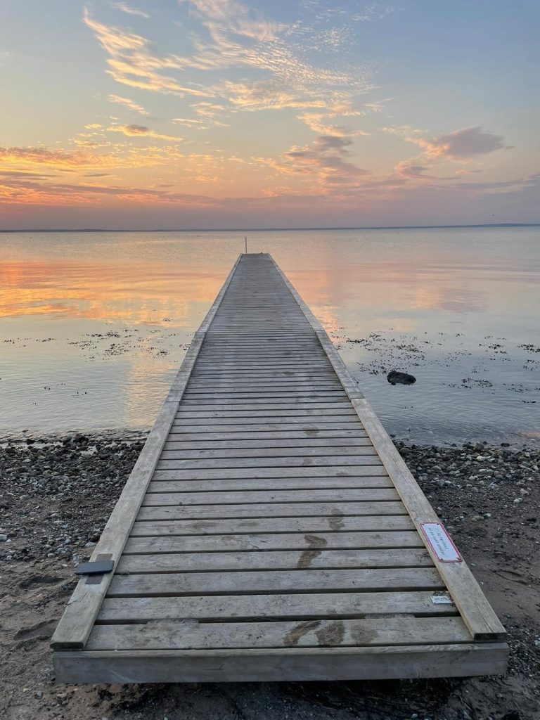 Solnedgang ved vandet
