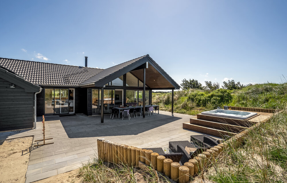 Dette lekre huset med svømmebasseng, nr. 348, med plass til 20 personer, ligger i Vestjylland