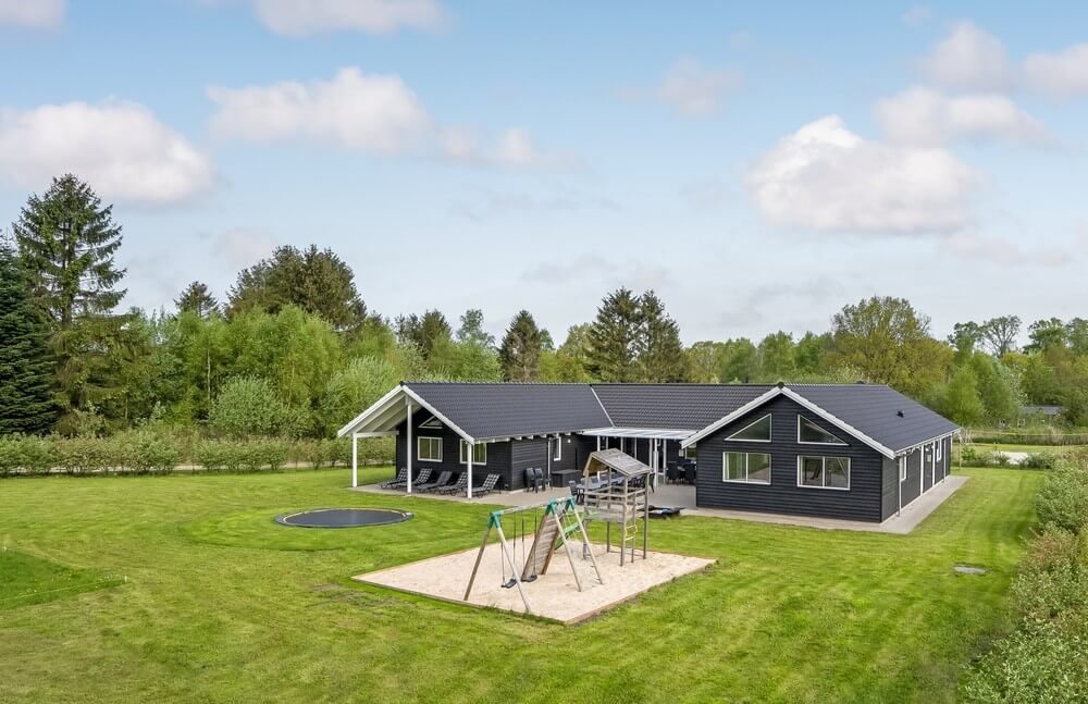 Dette lekre huset med svømmebasseng, nr. 356, med plass til 20 personer, ligger i Østjylland