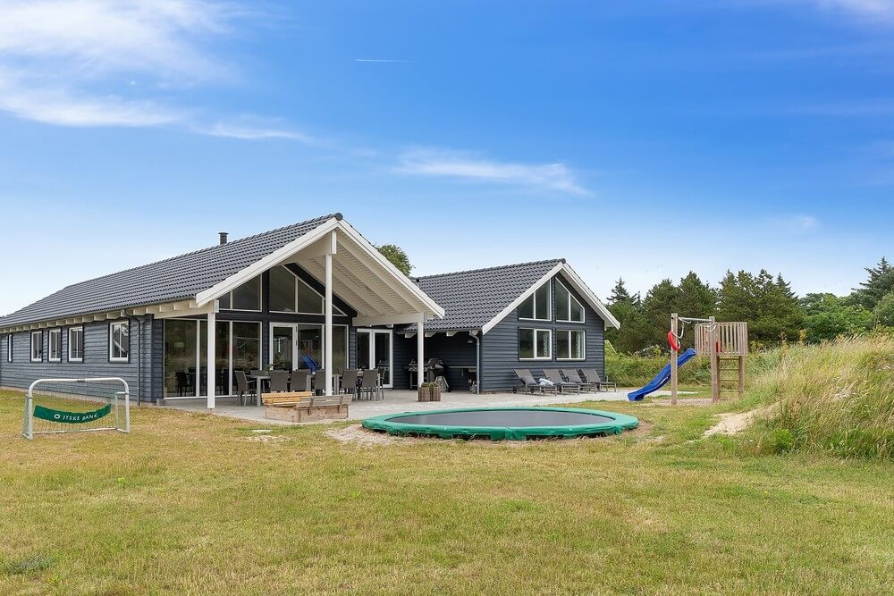 Dette lekre huset med svømmebasseng, nr. 399, med plass til 18 personer, ligger i Vestjylland
