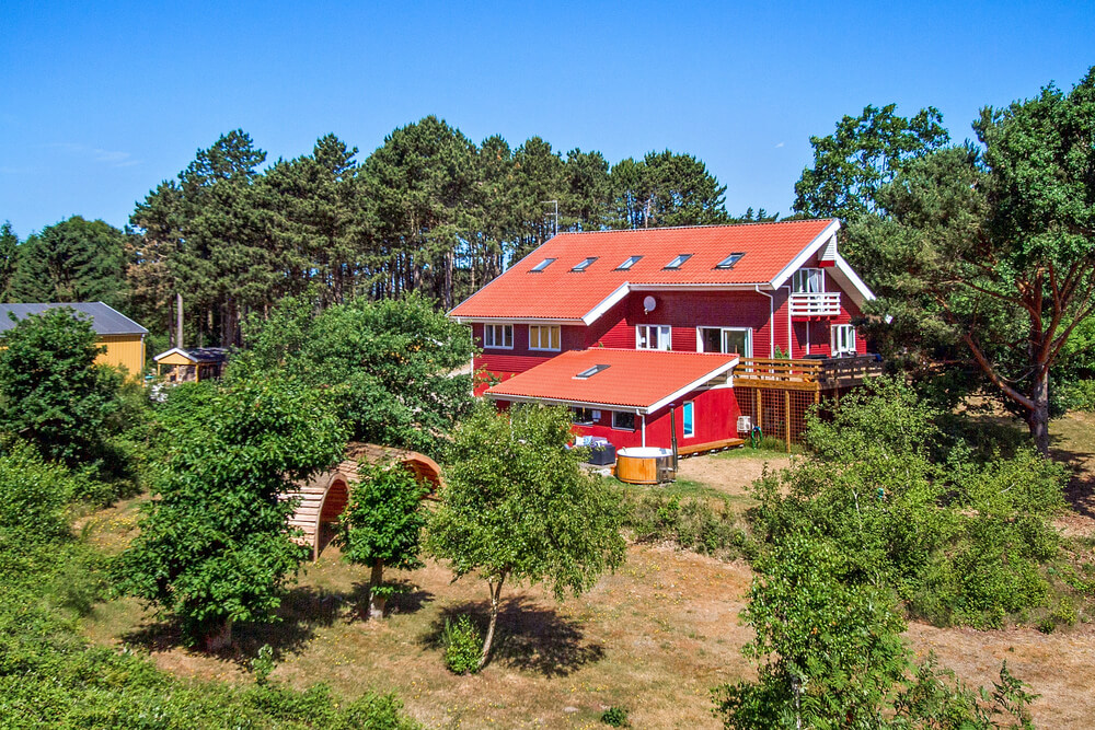 Dette lekre huset med svømmebasseng, nr. 423, med plass til 28 personer, ligger i Østjylland