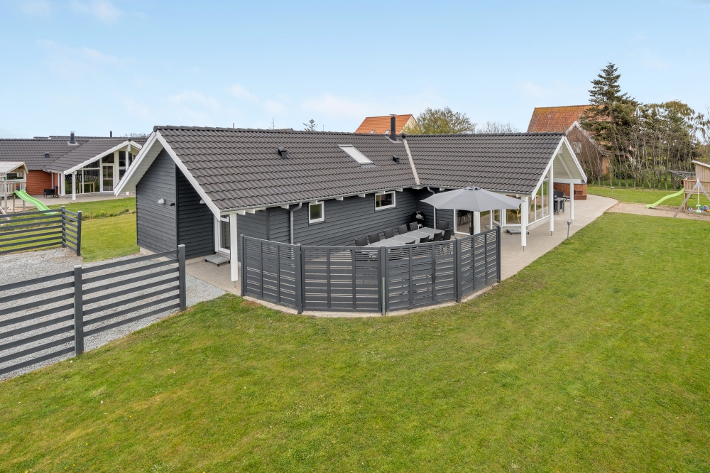 Dette lekre huset med svømmebasseng, nr. 264, med plass til 14 personer, ligger i Sydjylland
