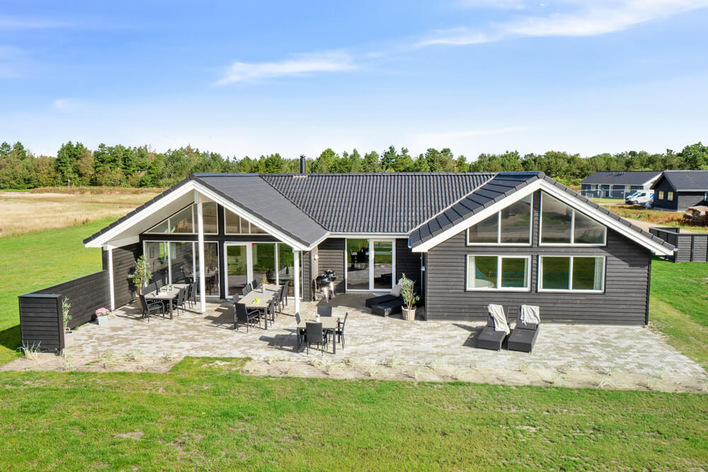 Dette lekre huset med svømmebasseng, nr. 456, med plass til 20 personer, ligger i Vestjylland