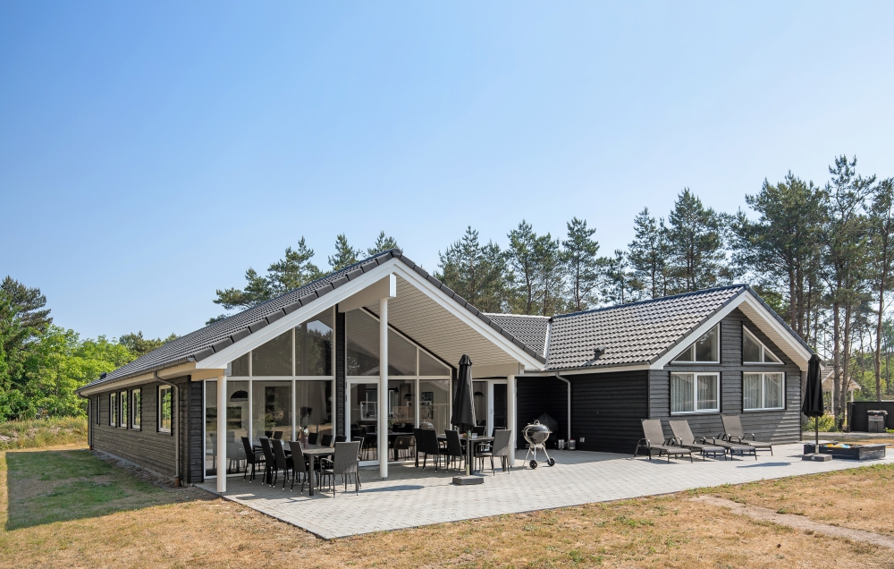 Dette lekre huset med svømmebasseng, nr. 449, med plass til 18 personer, ligger i Bornholm