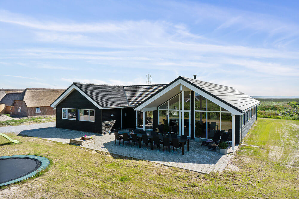 Dette lekre huset med svømmebasseng, nr. 478, med plass til 18 personer, ligger i Vestjylland