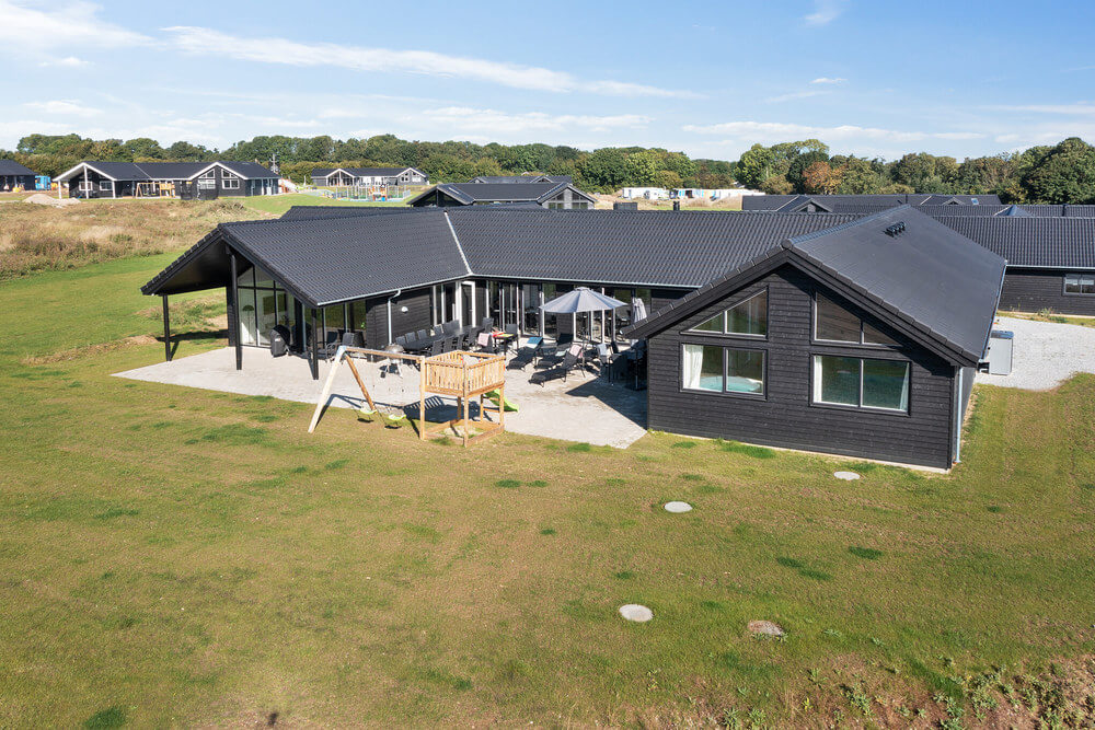 Dette lekre huset med svømmebasseng, nr. 497, med plass til 26 personer, ligger i Sydjylland