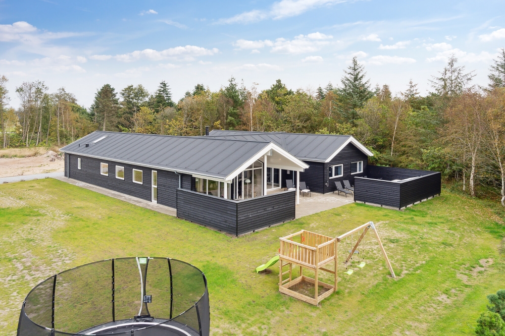 Dette lekre huset med svømmebasseng, nr. 577, med plass til 18 personer, ligger i Nordjylland