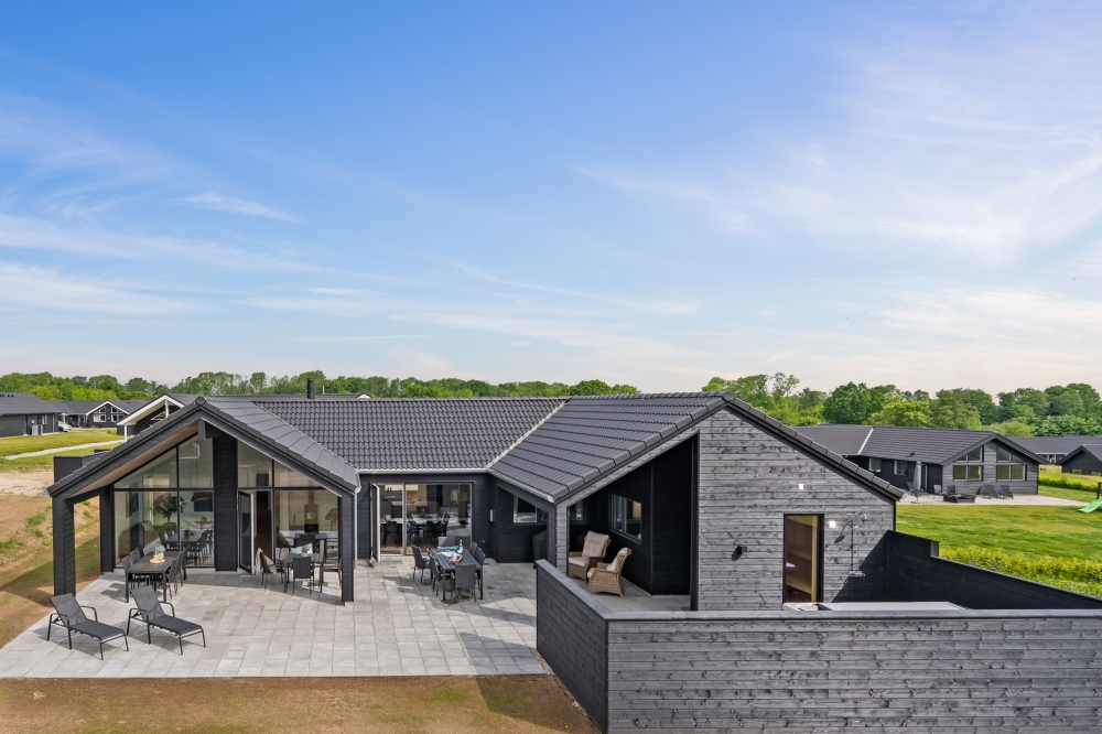 Dette lekre huset med svømmebasseng, nr. 632, med plass til 18 personer, ligger i Sydjylland