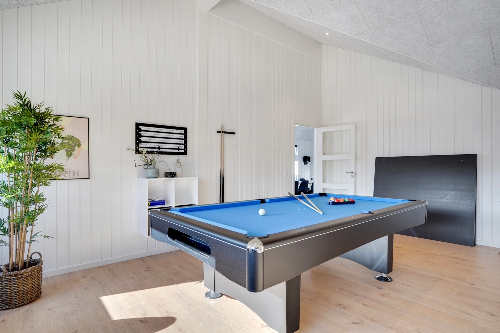 I tillegg til alle aktivitetsmulighetene i husets bassengavdeling, kan du også spille biljard, bordtennis og dart i luksushus nr. 635