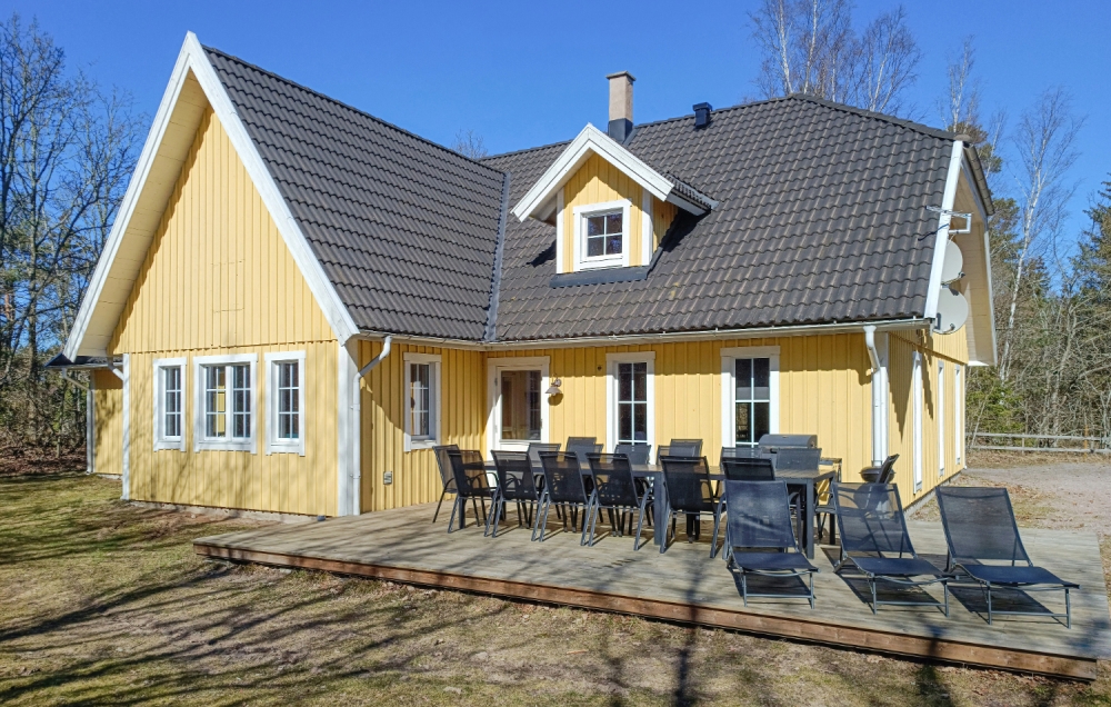 Dette lekre huset med svømmebasseng, nr. 78, med plass til 14 personer, ligger i Sverige