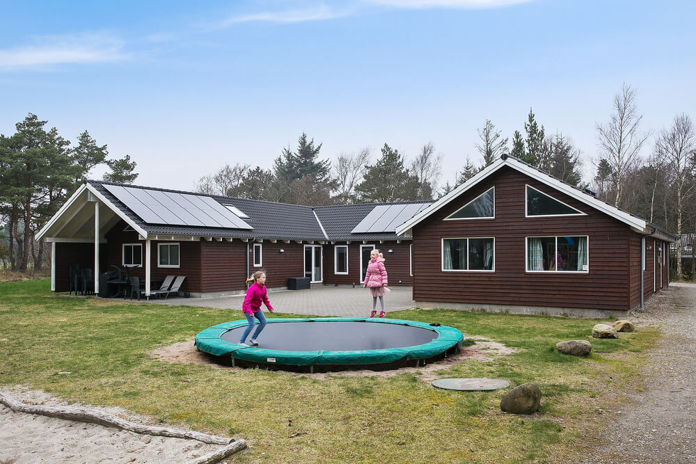 Dette lekre huset med svømmebasseng, nr. 261, med plass til 24 personer, ligger i Vestjylland