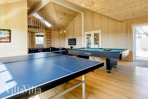 I tillegg til alle aktivitetsmulighetene i husets bassengavdeling, kan du også spille biljard, bordtennis og dart i luksushus nr. 267