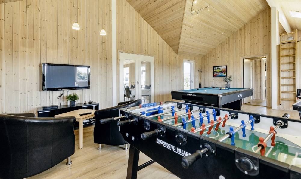 Konkurrer i feriehusets aktivitetsrom når dere besøker luksushus nr. 267 i Nordjylland.