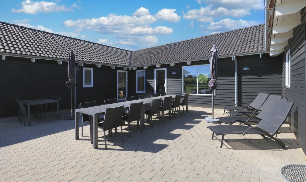 Luksushus nr. 267 har en deilig terrasse med gode hagemøbler til 20 personer.