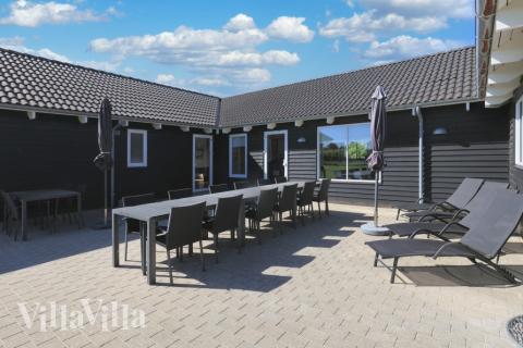 Luksushus nr. 267 har en deilig terrasse med gode hagemøbler til 20 personer.