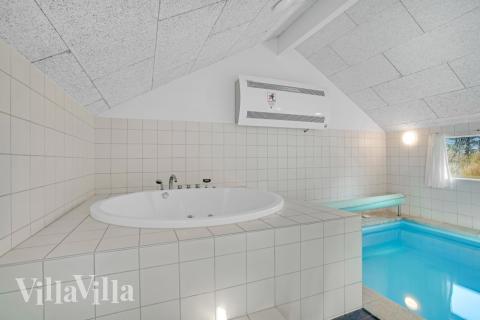 Nyt varmen i boblebadet i luksushus nr. 236 i Nordjylland