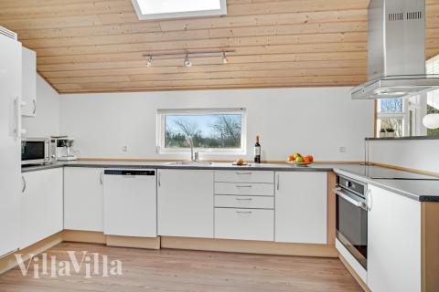 Kjøkkenet i luksushus nr. 236 er fullt utstyrt så dere lett kan lage mat til 14 personer.