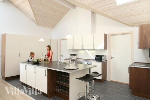 Kjøkkenet i luksushus nr. 196 er fullt utstyrt så dere lett kan lage mat til 22 personer.