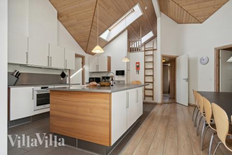 Kjøkkenet i luksushus nr. 192 er godt innrettet.