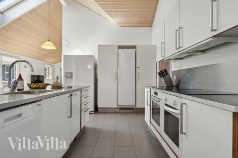 Kjøkkenet i luksushus nr. 192 er fullt utstyrt så dere lett kan lage mat til 22 personer.