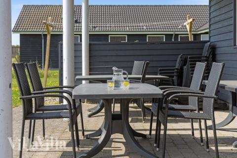 Luksushus nr. 192 har en deilig terrasse med gode hagemøbler til 22 personer.