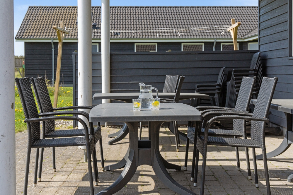 Luksushus nr. 192 har en deilig terrasse med gode hagemøbler til 22 personer.
