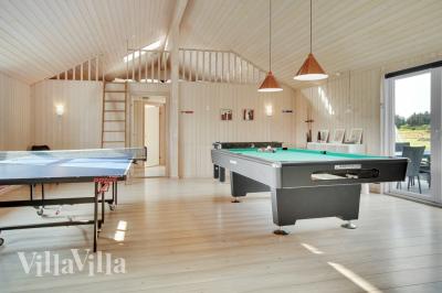 I tillegg til alle aktivitetsmulighetene i husets bassengavdeling, kan du også spille biljard, bordtennis og dart i luksushus nr. 194