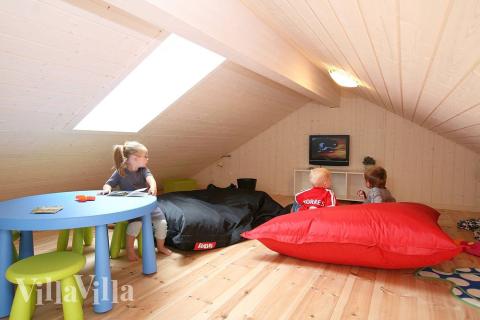 Noen av de 20 soveplassene i luksushus nr. 195 finnes på hems