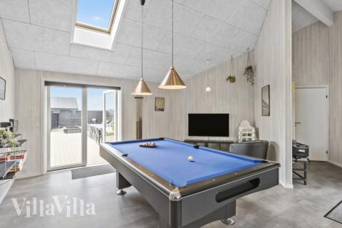 I tillegg til alle aktivitetsmulighetene i husets bassengavdeling, kan du også spille biljard, bordtennis og dart i luksushus nr. 193
