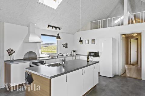 Kjøkkenet i luksushus nr. 193 er fullt utstyrt så dere lett kan lage mat til 16 personer.