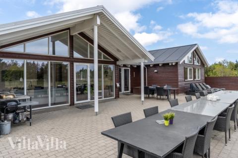 Dette lekre huset med svømmebasseng, nr. 304, med plass til 18 personer, ligger i Nordjylland