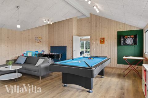 Luksushus nr. 304 til 18 personer tilbyr et stort aktivitetsrom med bl.a. biljard og dart