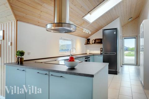 Kjøkkenet i luksushus nr. 264 i Sydjylland er godt innrettet.