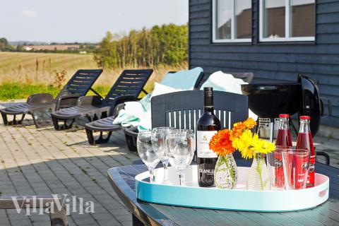 Luksushus nr. 265 har en deilig terrasse med gode hagemøbler til 14 personer.