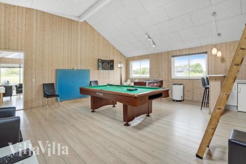 Luksushus nr. 271 til 14 personer tilbyr et stort aktivitetsrom med bl.a. biljard og dart