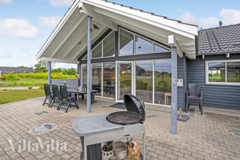 Luksushus nr. 271 har en deilig terrasse med gode hagemøbler til 14 personer.