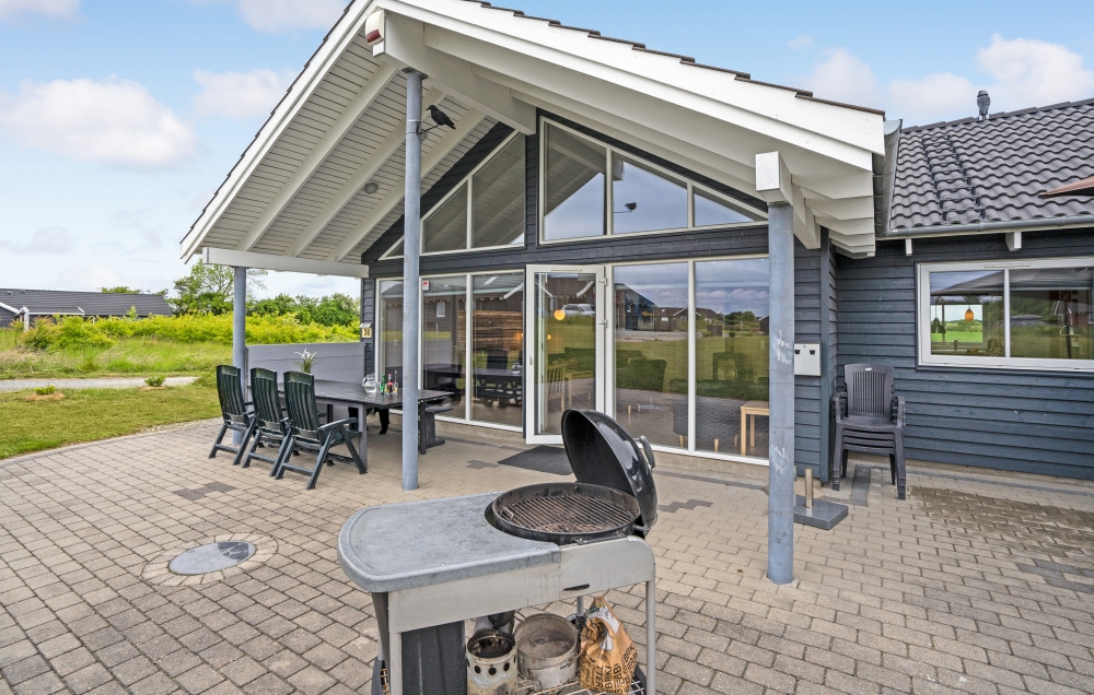 Luksushus nr. 271 har en deilig terrasse med gode hagemøbler til 14 personer.