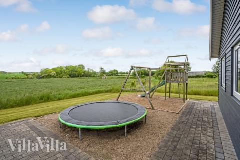 I tillegg til alle aktivitetsmulighetene i husets bassengavdeling, tilbyr også luksushus nr. 271 mengder av utendørsaktiviteter