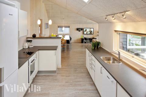 Kjøkkenet i luksushus nr. 296 er fullt utstyrt så dere lett kan lage mat til 14 personer.