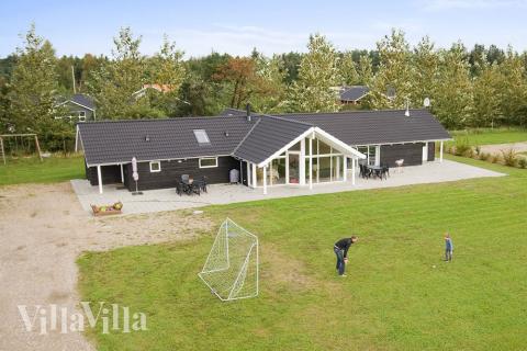 Dette lekre feriehuset med boblebad ligger i nærheten av Virksund, og byr sine gjester på en flott ferie med muligheter for avslapping og aktiviteter\r\n