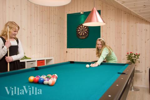 I tillegg til alle aktivitetsmulighetene i husets bassengavdeling, kan du også spille biljard, bordtennis og dart i luksushus nr. 226