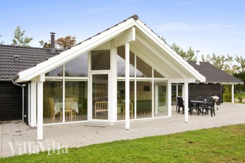 Luksushus nr. 226 har en deilig terrasse med gode hagemøbler til 14 personer.