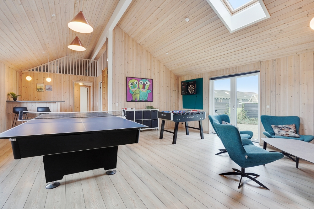 I tillegg til alle aktivitetsmulighetene i husets bassengavdeling, kan du også spille biljard, bordtennis og dart i luksushus nr. 234