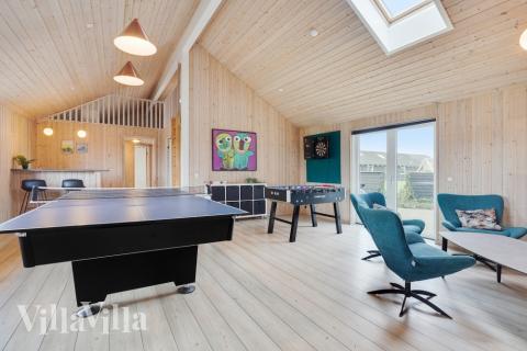 I tillegg til alle aktivitetsmulighetene i husets bassengavdeling, kan du også spille biljard, bordtennis og dart i luksushus nr. 234