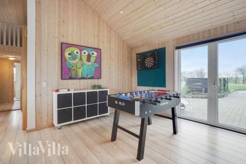 Luksushus nr. 234 til 18 personer tilbyr et stort aktivitetsrom med bl.a. biljard og dart