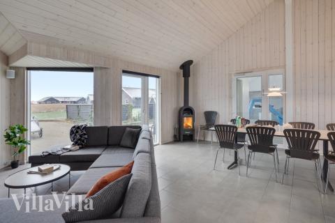 Oppholdsrom med plass til 18 i luksushus nr. 234.