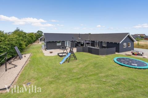 Dette lekre huset med svømmebasseng, nr. 246, med plass til 16 personer, ligger i Sydjylland