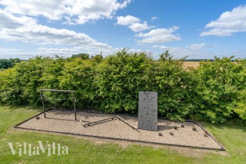 I tillegg til alle aktivitetsmulighetene i husets bassengavdeling, tilbyr også luksushus nr. 246 mengder av utendørsaktiviteter