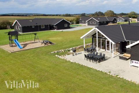 Luksushus nr. 263 har en deilig terrasse med gode hagemøbler til 16 personer.