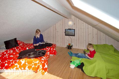 Noen av de 16 soveplassene i luksushus nr. 263 finnes på hems